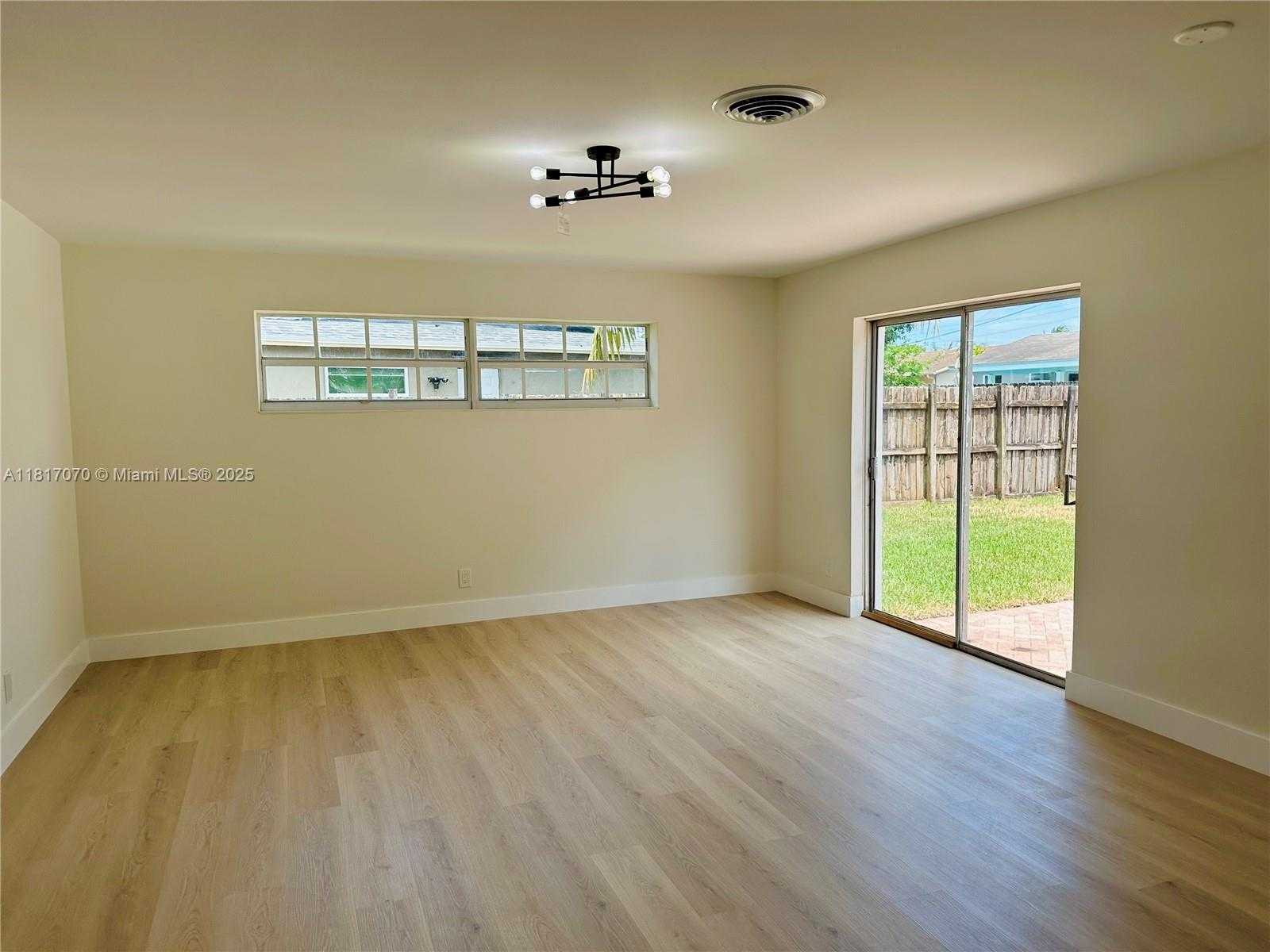 Small Image of 6570 NORTH WEST 6TH CT, Margate Number 4