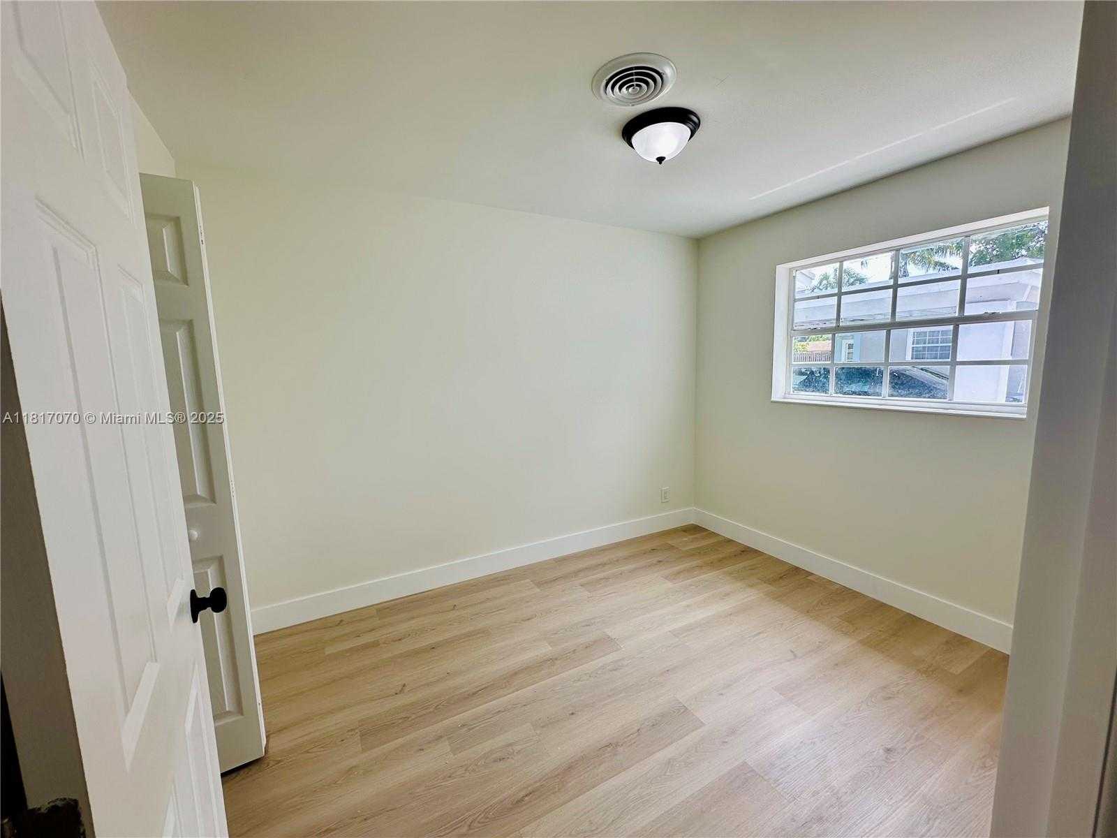 Small Image of 6570 NORTH WEST 6TH CT, Margate Number 6