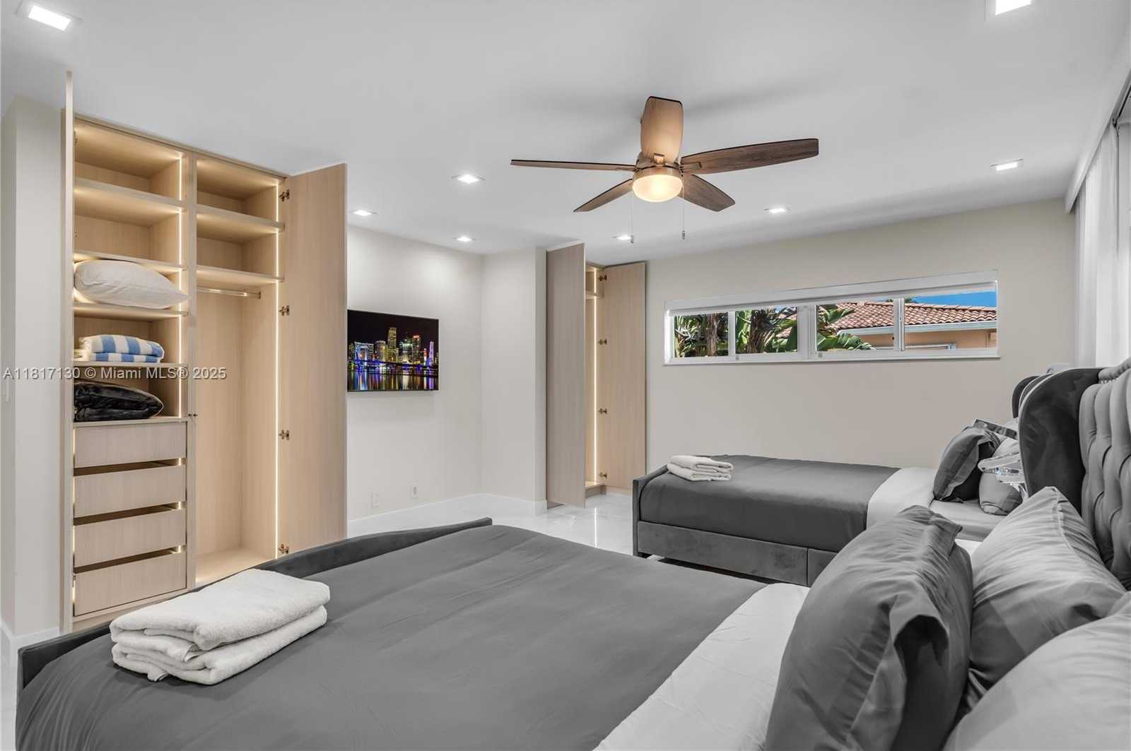 Small Image of 1045 HOLLYWOOD BLVD, Hollywood Number 18