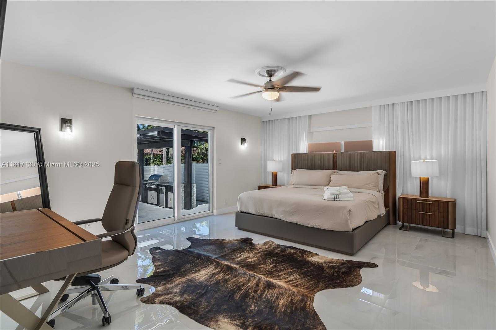 Small Image of 1045 HOLLYWOOD BLVD, Hollywood Number 19