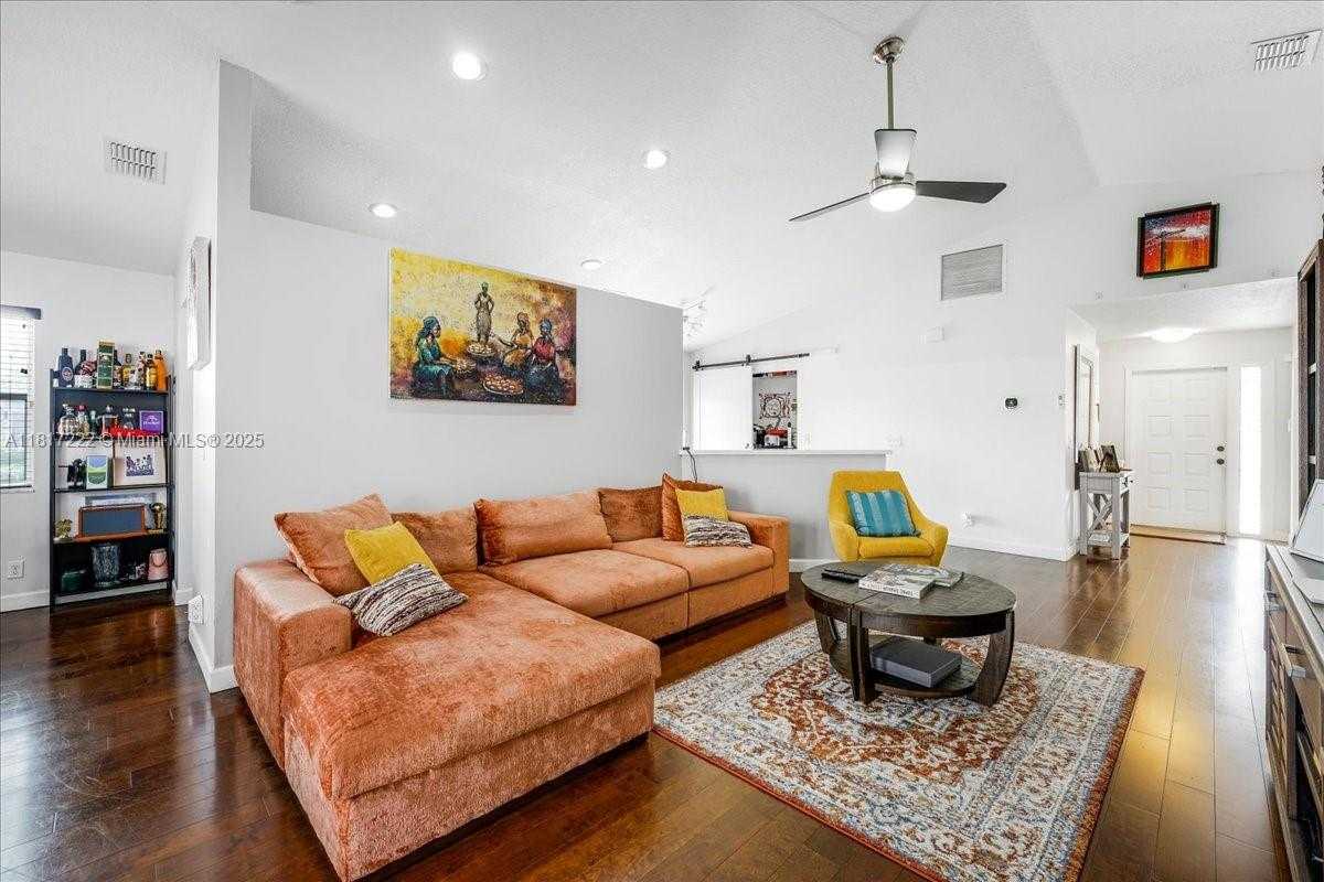 Small Image of 9462 NORTH WEST 8TH CIR, Plantation Number 23