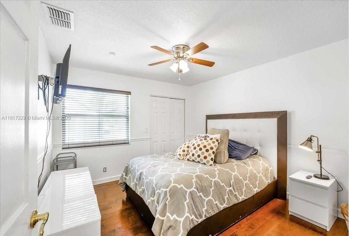 Small Image of 9462 NORTH WEST 8TH CIR, Plantation Number 31