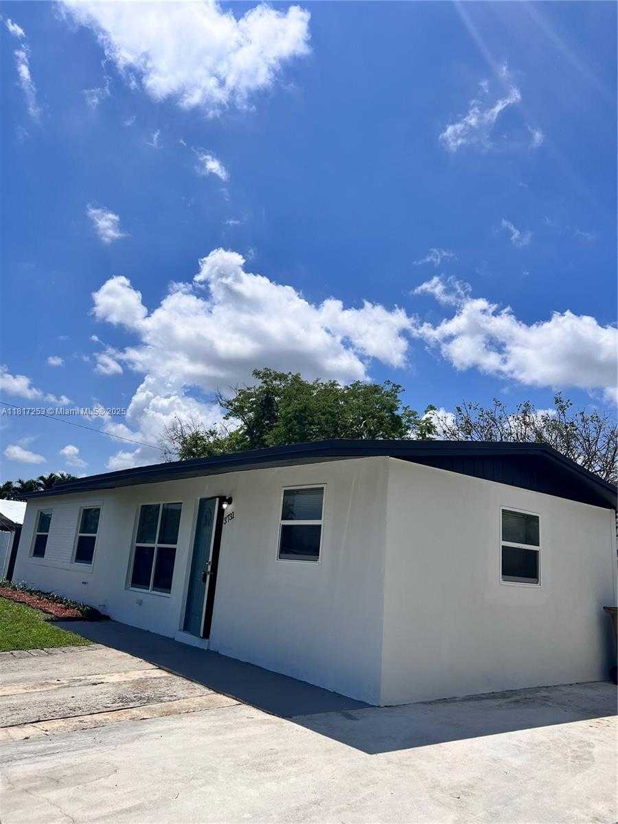Small Image of 3731 SOUTH WEST 58TH TER, Davie Number 2