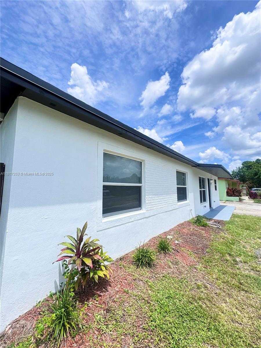 Small Image of 3731 SOUTH WEST 58TH TER, Davie Number 26
