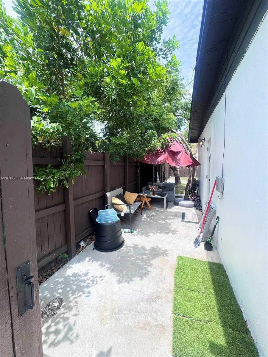 Small Image of 3731 SOUTH WEST 58TH TER, Davie Number 27