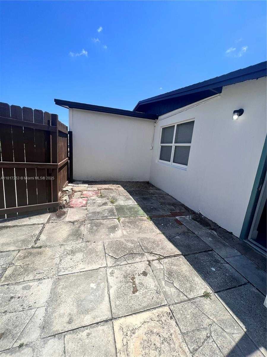 Small Image of 3731 SOUTH WEST 58TH TER, Davie Number 4