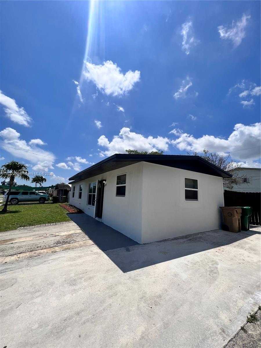 Small Image of 3731 SOUTH WEST 58TH TER, Davie Number 5