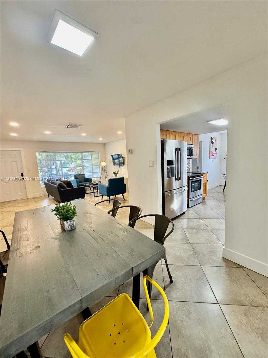 Small Image of 6481 KIMBERLY BLVD, North Lauderdale Number 11