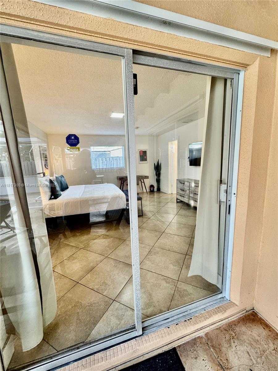 Small Image of 6481 KIMBERLY BLVD, North Lauderdale Number 18