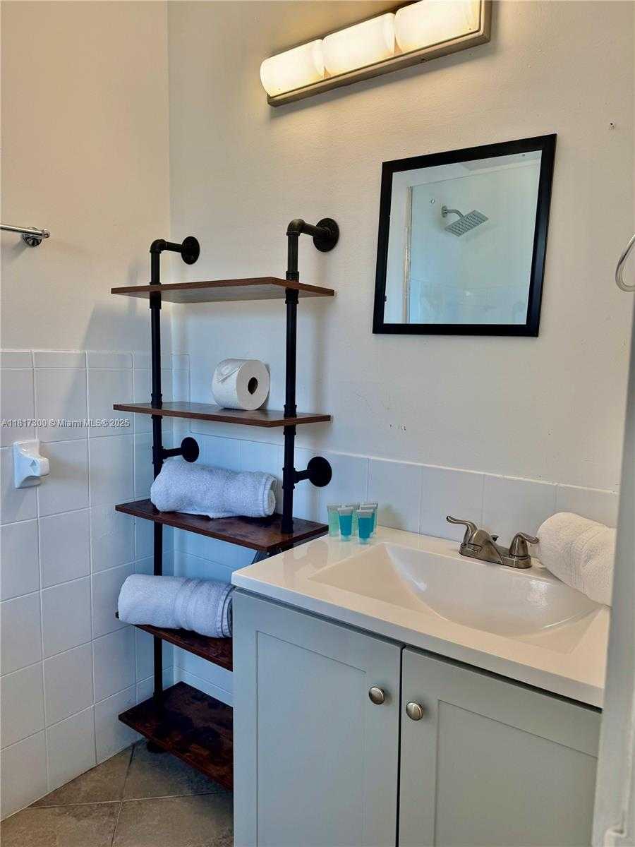 Small Image of 6481 KIMBERLY BLVD, North Lauderdale Number 19