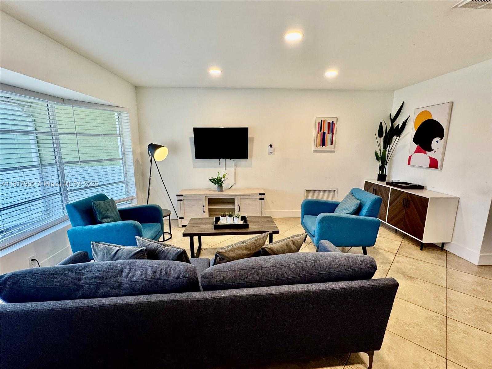 Small Image of 6481 KIMBERLY BLVD, North Lauderdale Number 2