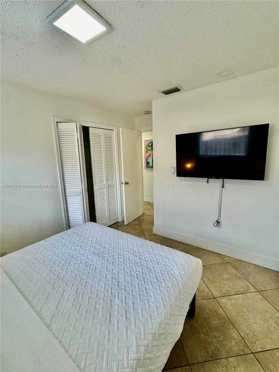 Small Image of 6481 KIMBERLY BLVD, North Lauderdale Number 22