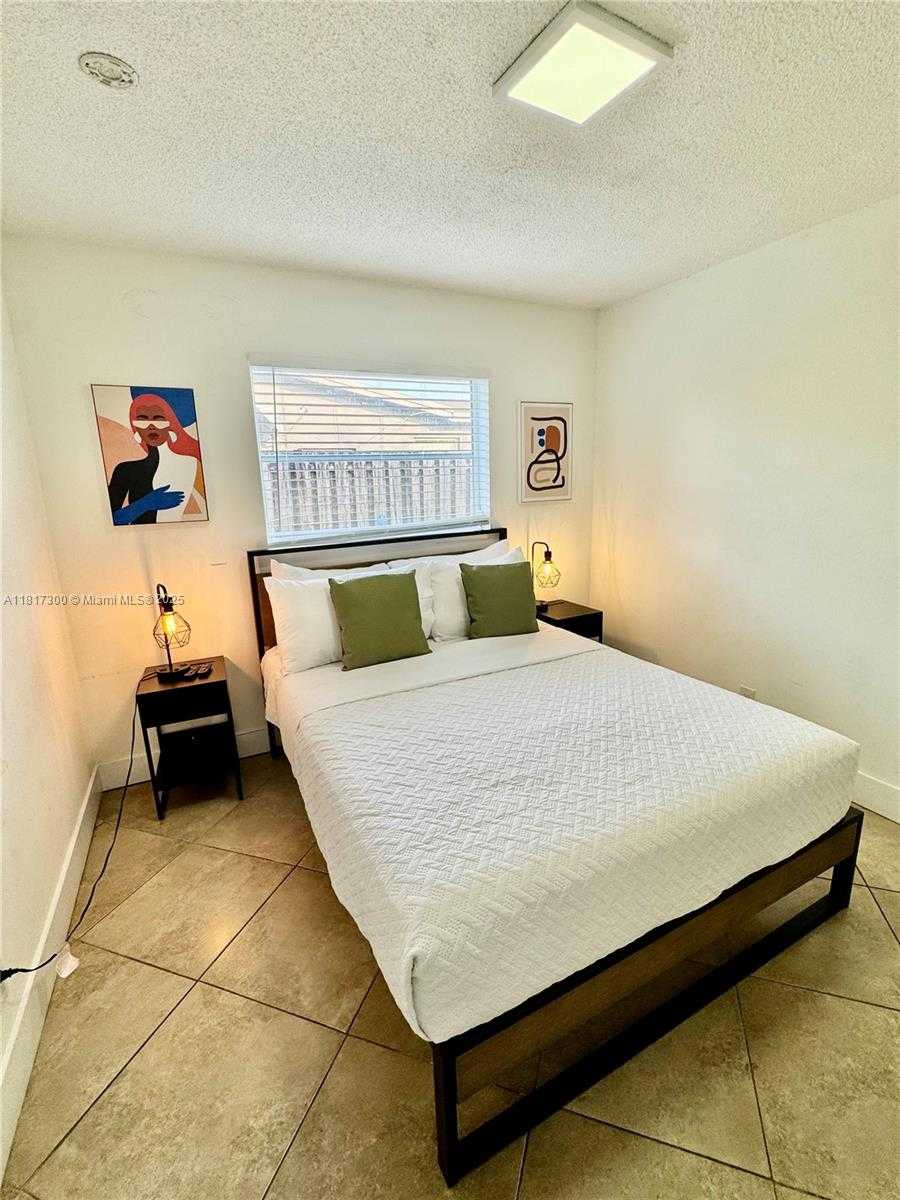 Small Image of 6481 KIMBERLY BLVD, North Lauderdale Number 23