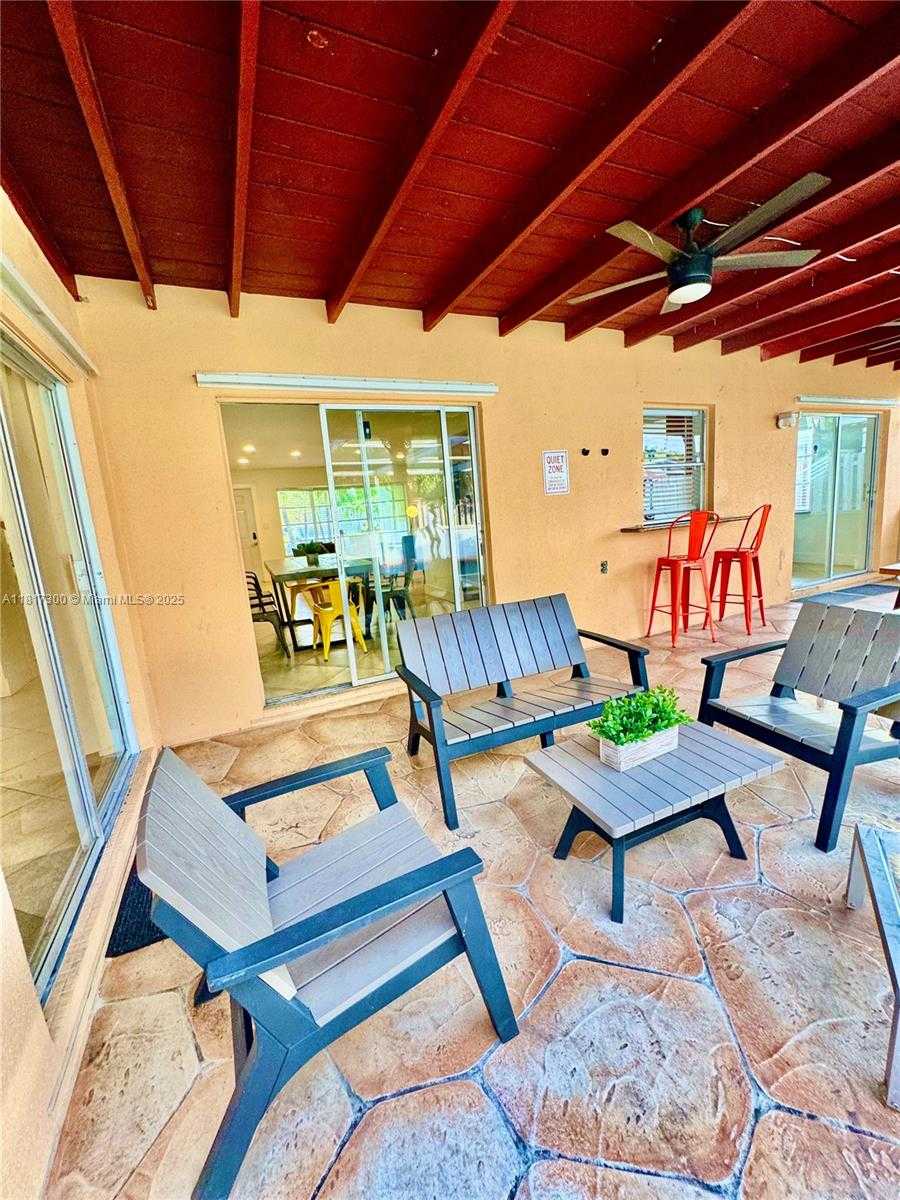 Small Image of 6481 KIMBERLY BLVD, North Lauderdale Number 27