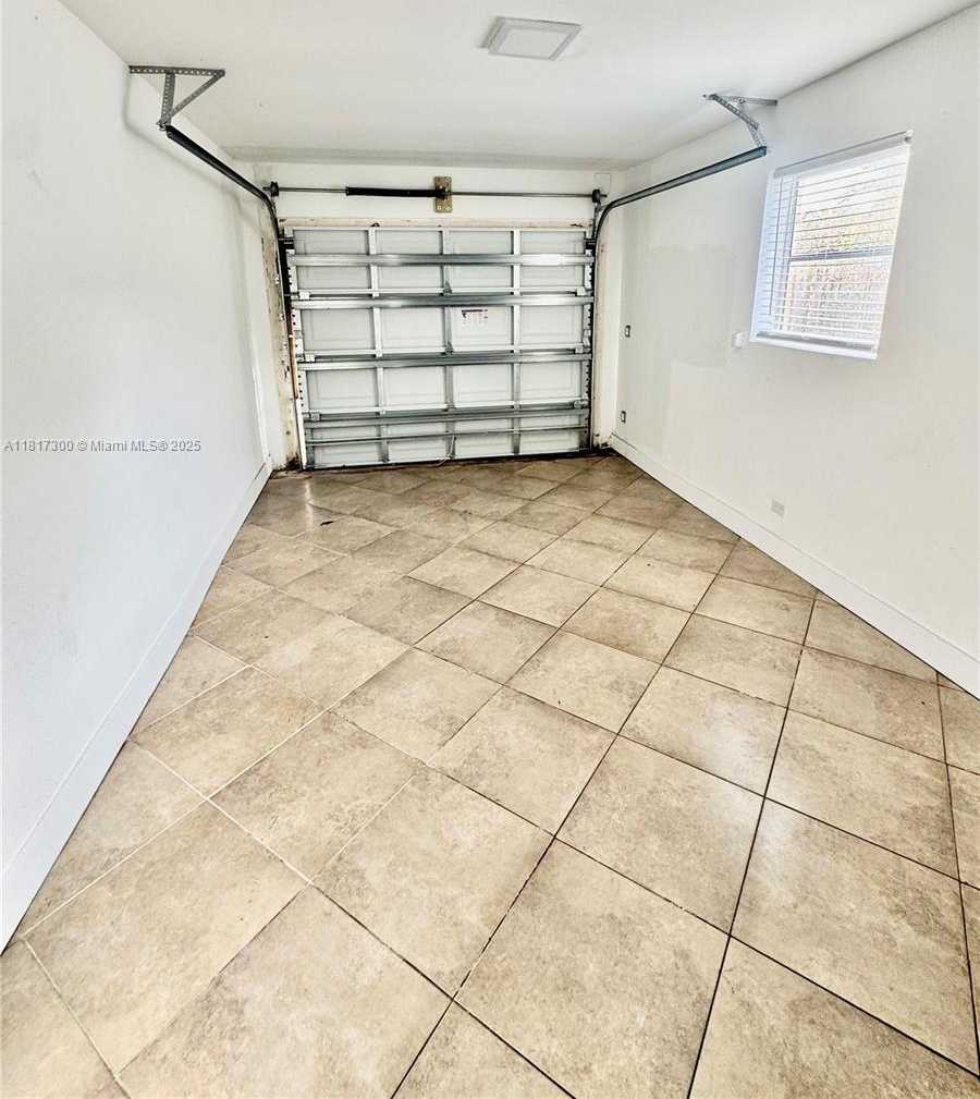 Small Image of 6481 KIMBERLY BLVD, North Lauderdale Number 28
