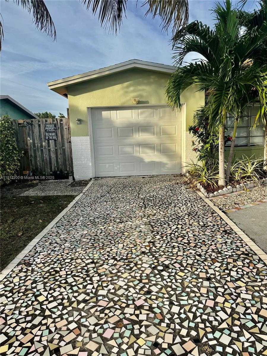 Small Image of 6481 KIMBERLY BLVD, North Lauderdale Number 30
