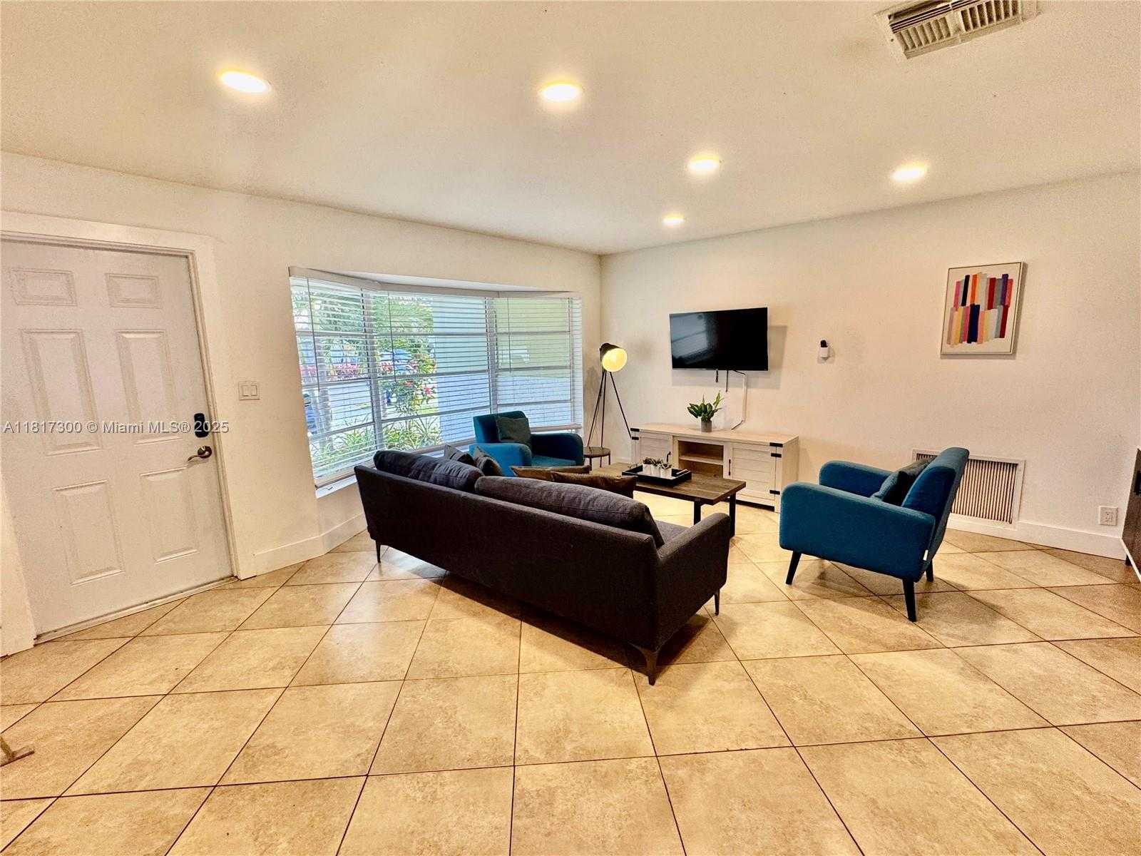 Small Image of 6481 KIMBERLY BLVD, North Lauderdale Number 4