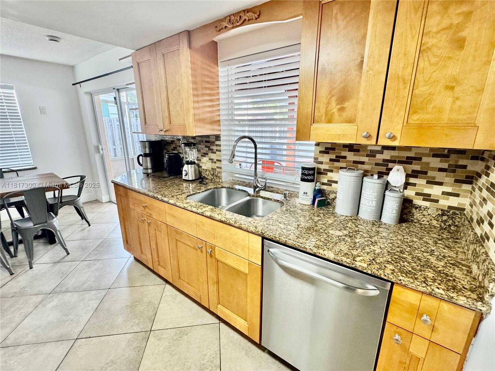 Small Image of 6481 KIMBERLY BLVD, North Lauderdale Number 7