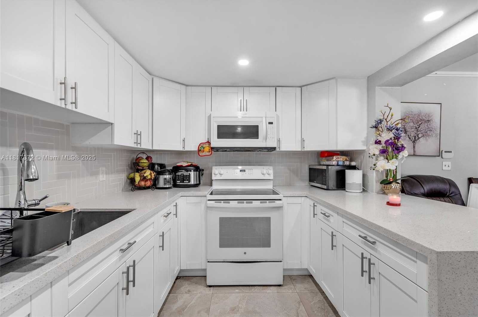 Small Image of 810 EAST 9TH PL, Hialeah Number 20