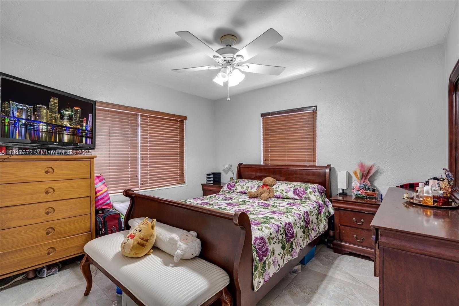 Small Image of 810 EAST 9TH PL, Hialeah Number 23