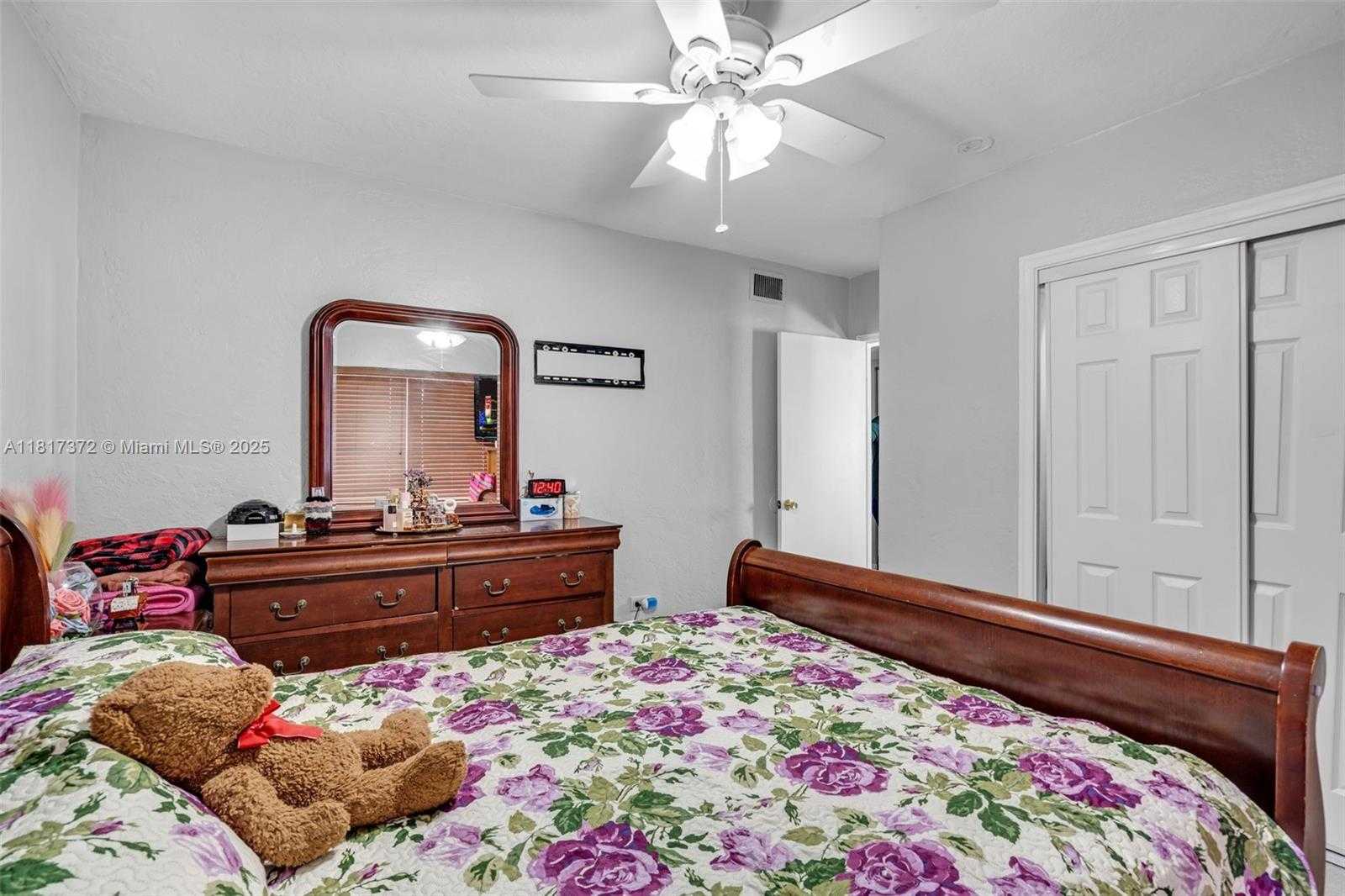Small Image of 810 EAST 9TH PL, Hialeah Number 24