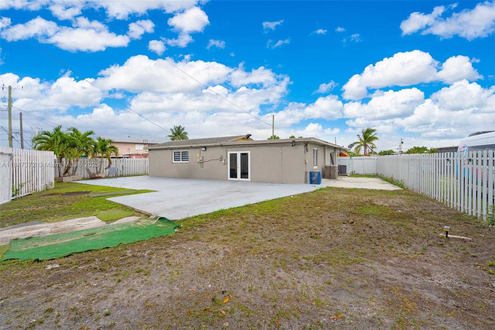 Small Image of 810 EAST 9TH PL, Hialeah Number 29