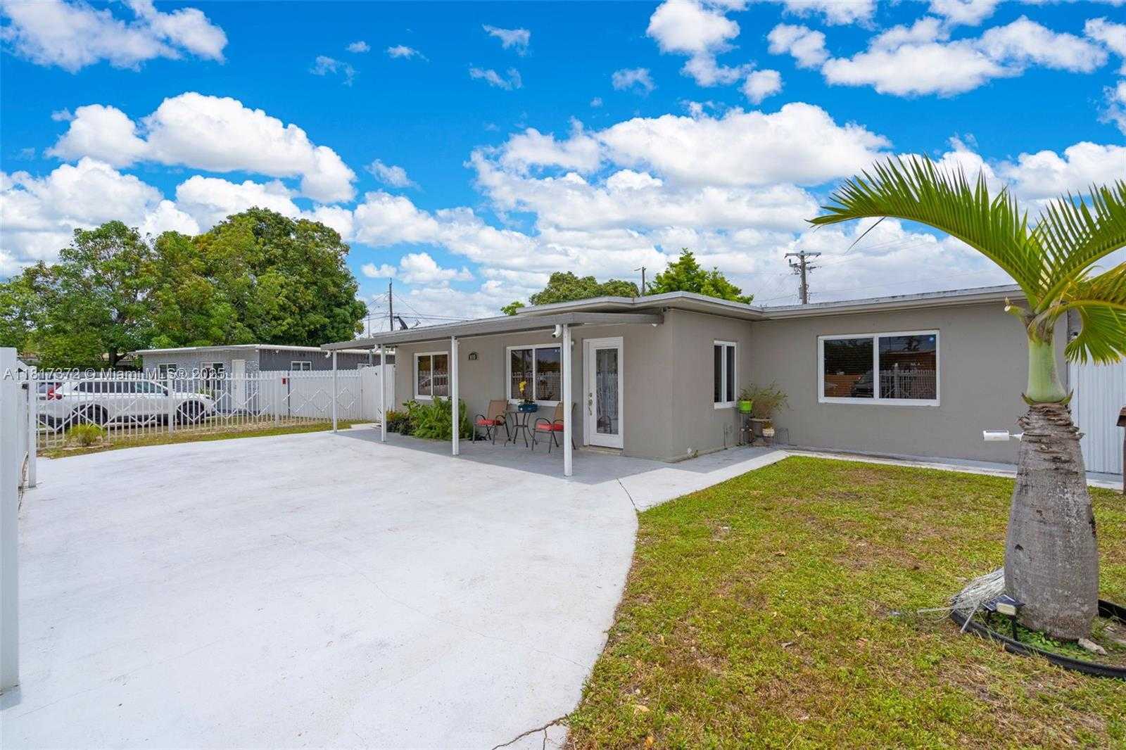 Small Image of 810 EAST 9TH PL, Hialeah Number 3
