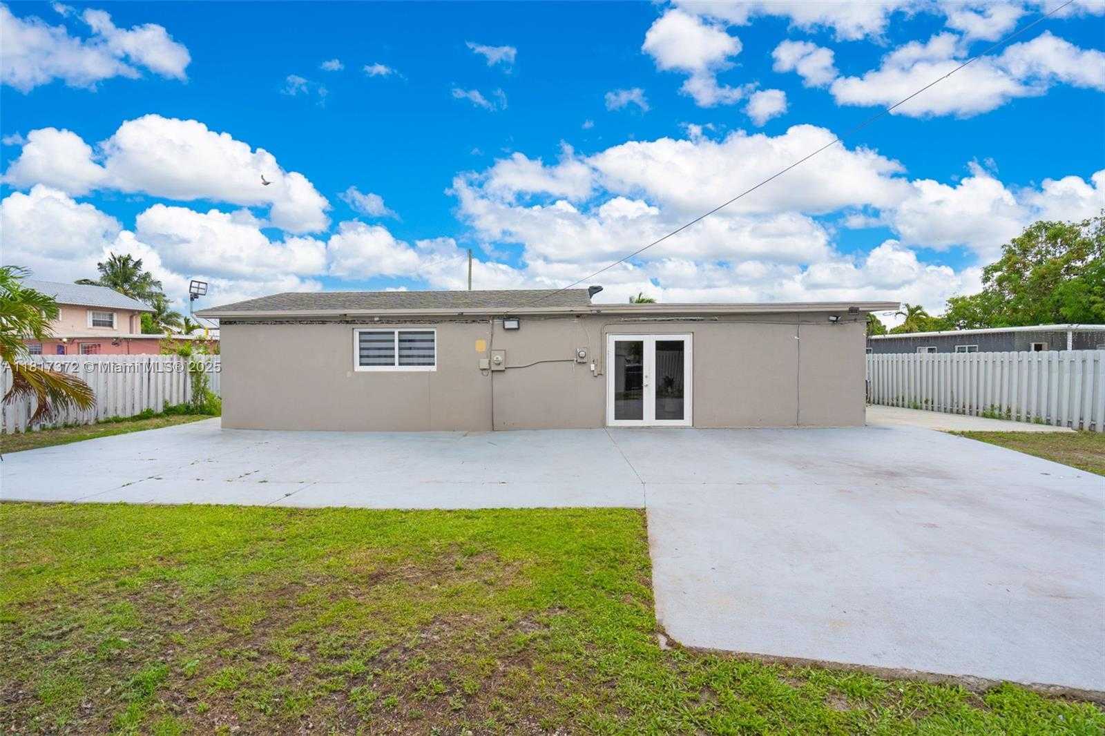 Small Image of 810 EAST 9TH PL, Hialeah Number 30