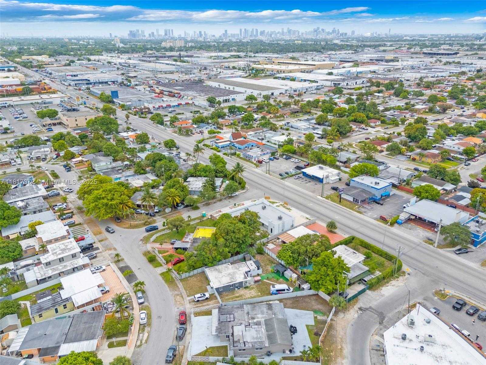Small Image of 810 EAST 9TH PL, Hialeah Number 33
