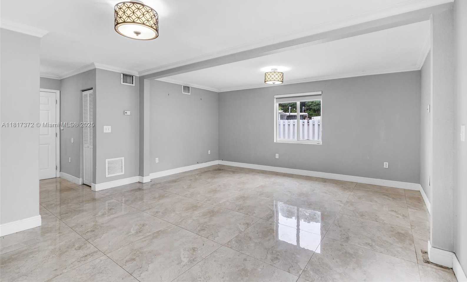 Small Image of 810 EAST 9TH PL, Hialeah Number 4