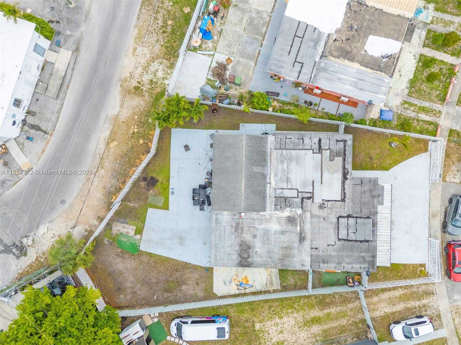 Small Image of 810 EAST 9TH PL, Hialeah Number 41
