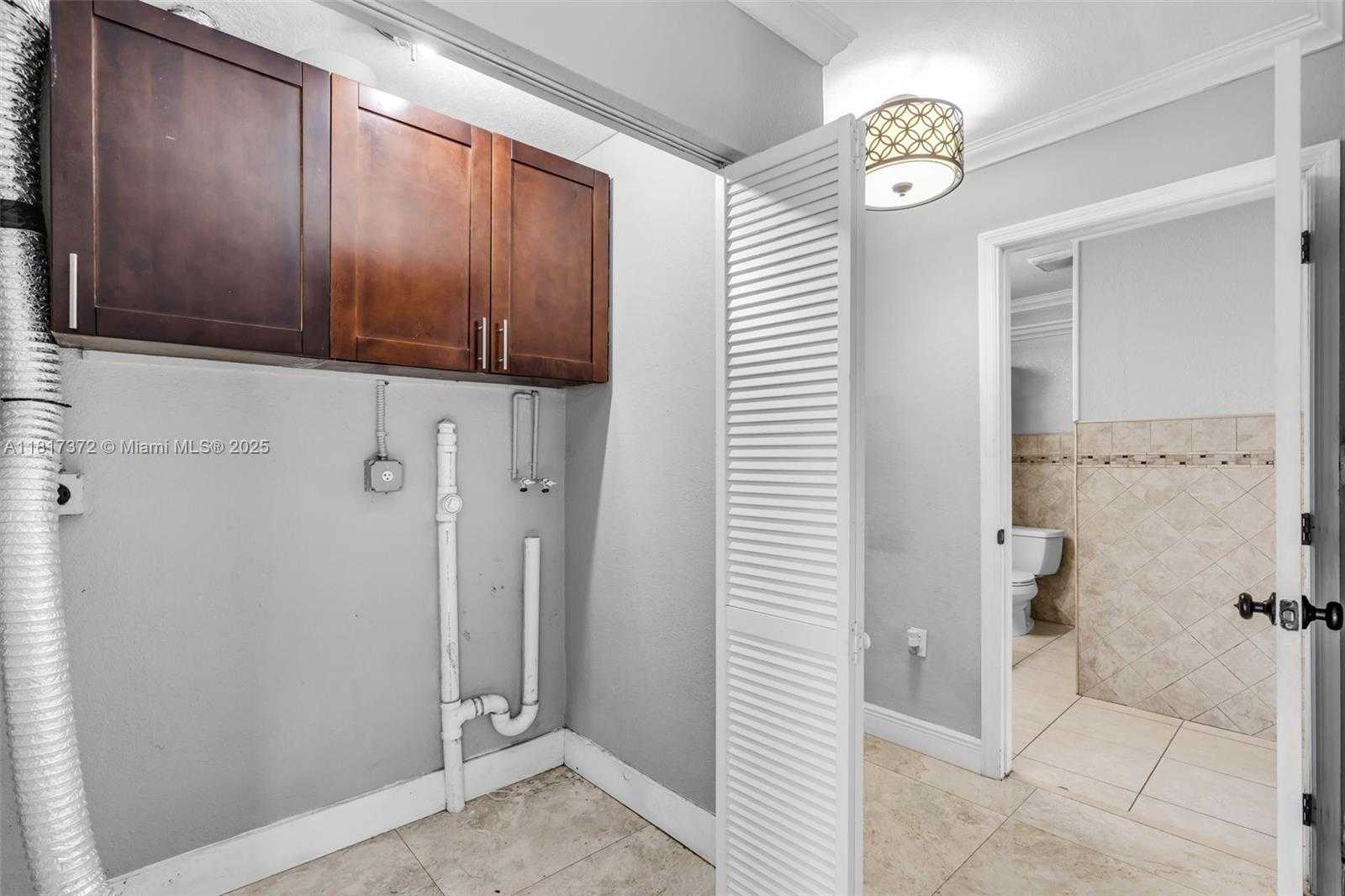 Small Image of 810 EAST 9TH PL, Hialeah Number 7
