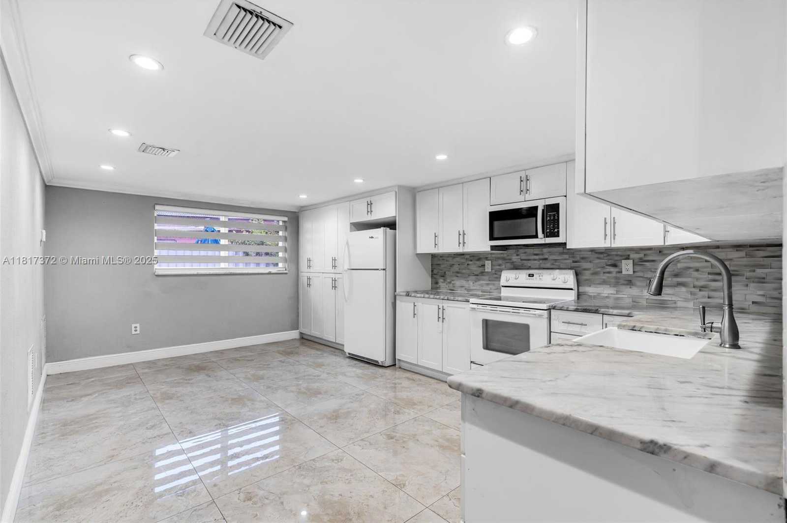 Small Image of 810 EAST 9TH PL, Hialeah Number 8