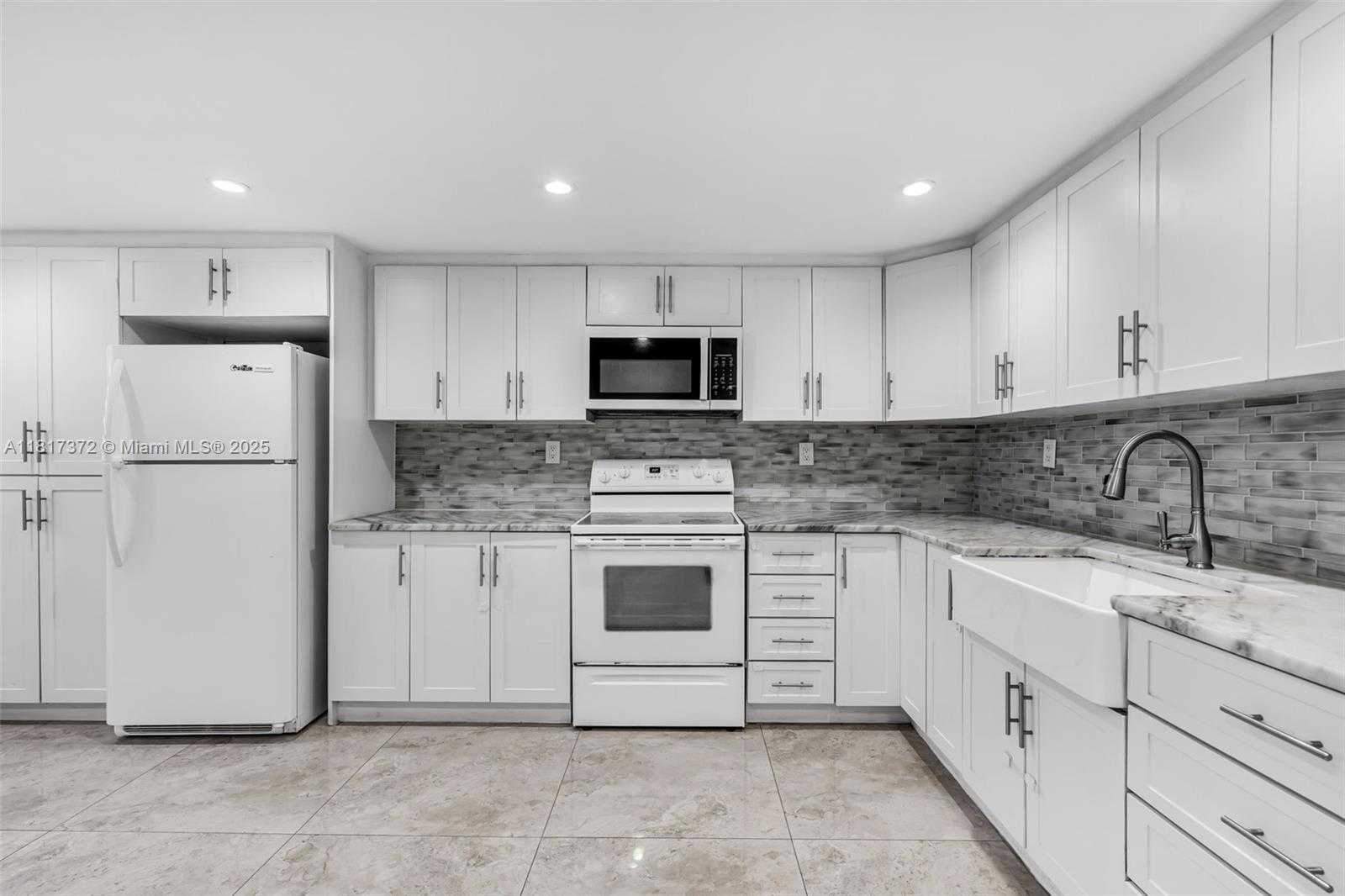 Small Image of 810 EAST 9TH PL, Hialeah Number 9