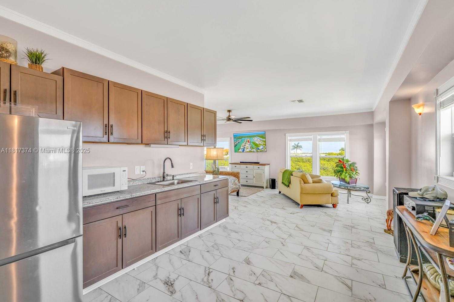 Small Image of 131 AVENUE G, Marathon Number 10
