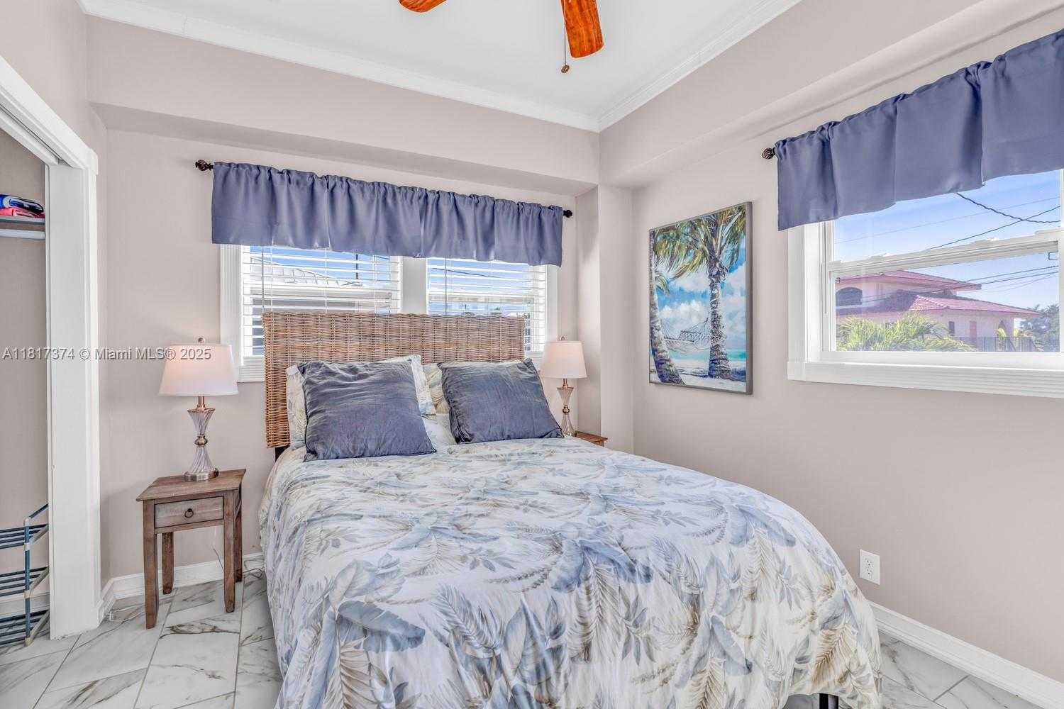 Small Image of 131 AVENUE G, Marathon Number 11