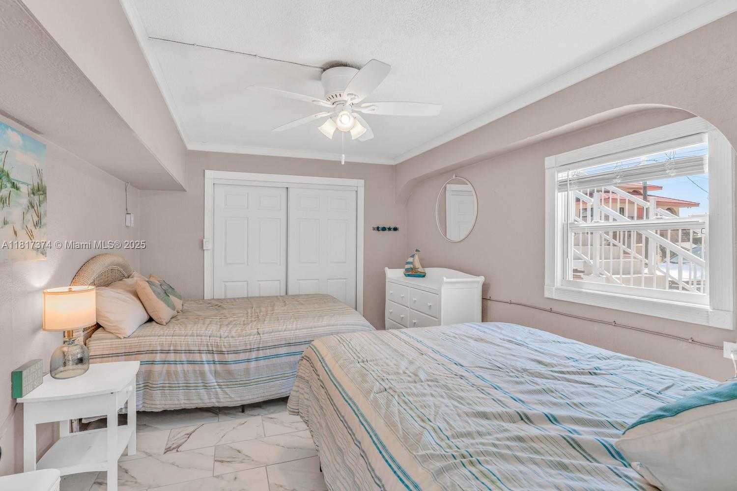Small Image of 131 AVENUE G, Marathon Number 12
