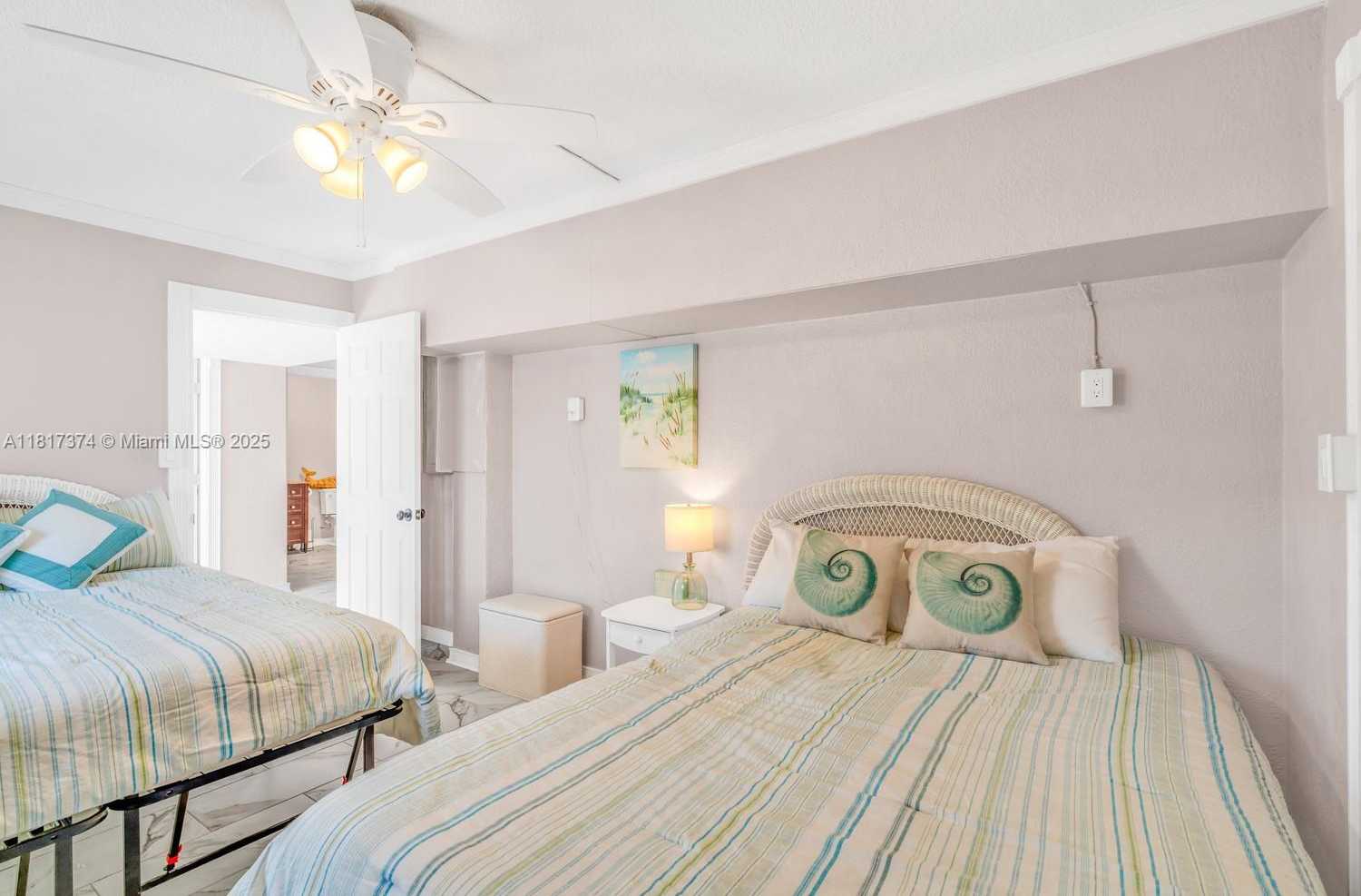 Small Image of 131 AVENUE G, Marathon Number 13