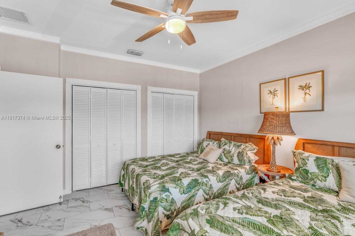 Small Image of 131 AVENUE G, Marathon Number 17
