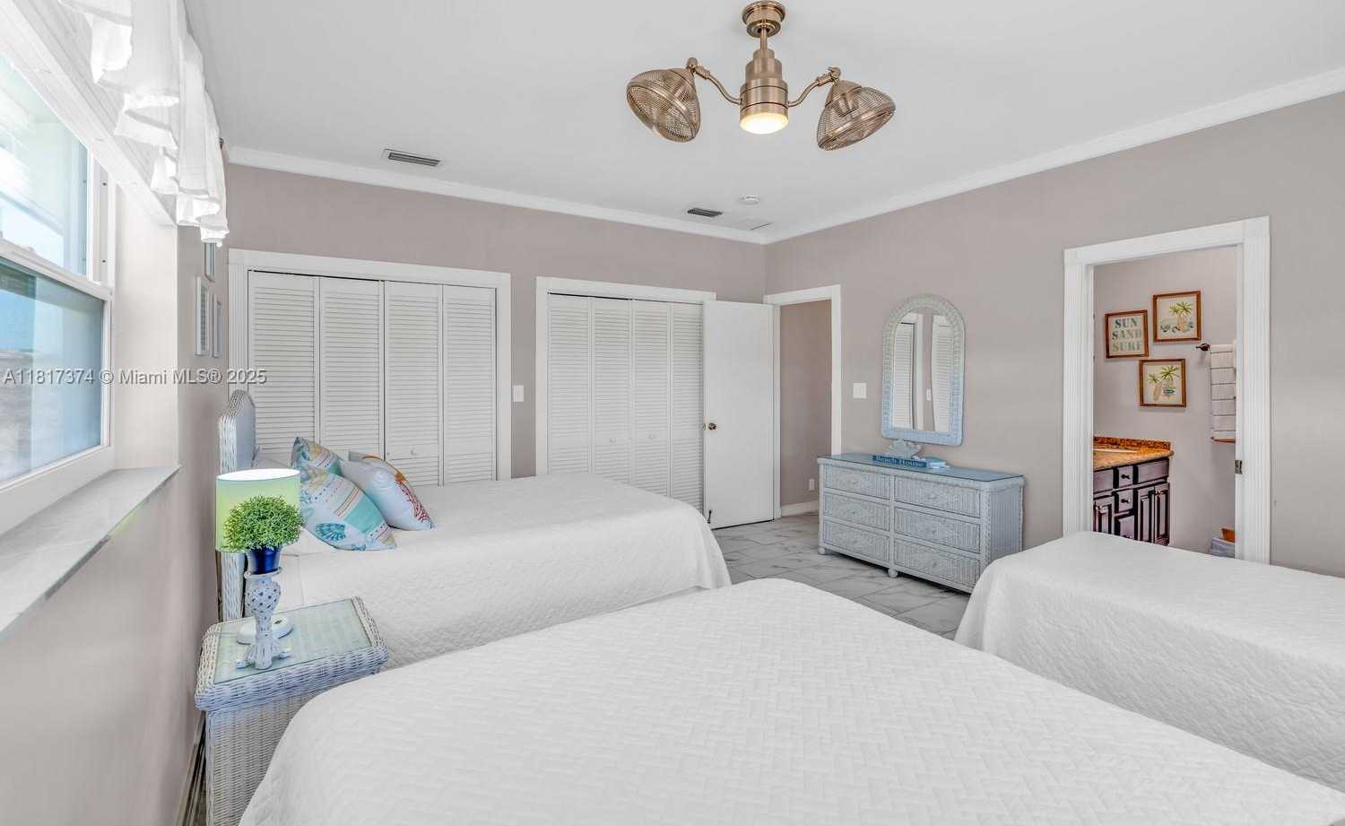 Small Image of 131 AVENUE G, Marathon Number 2