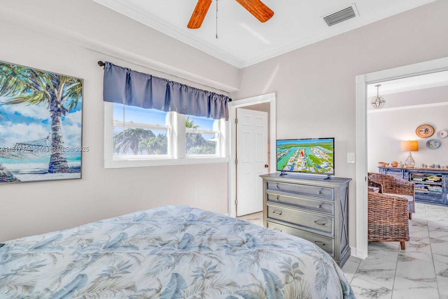 Small Image of 131 AVENUE G, Marathon Number 20