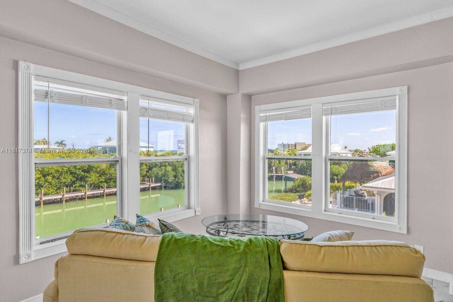 Small Image of 131 AVENUE G, Marathon Number 25