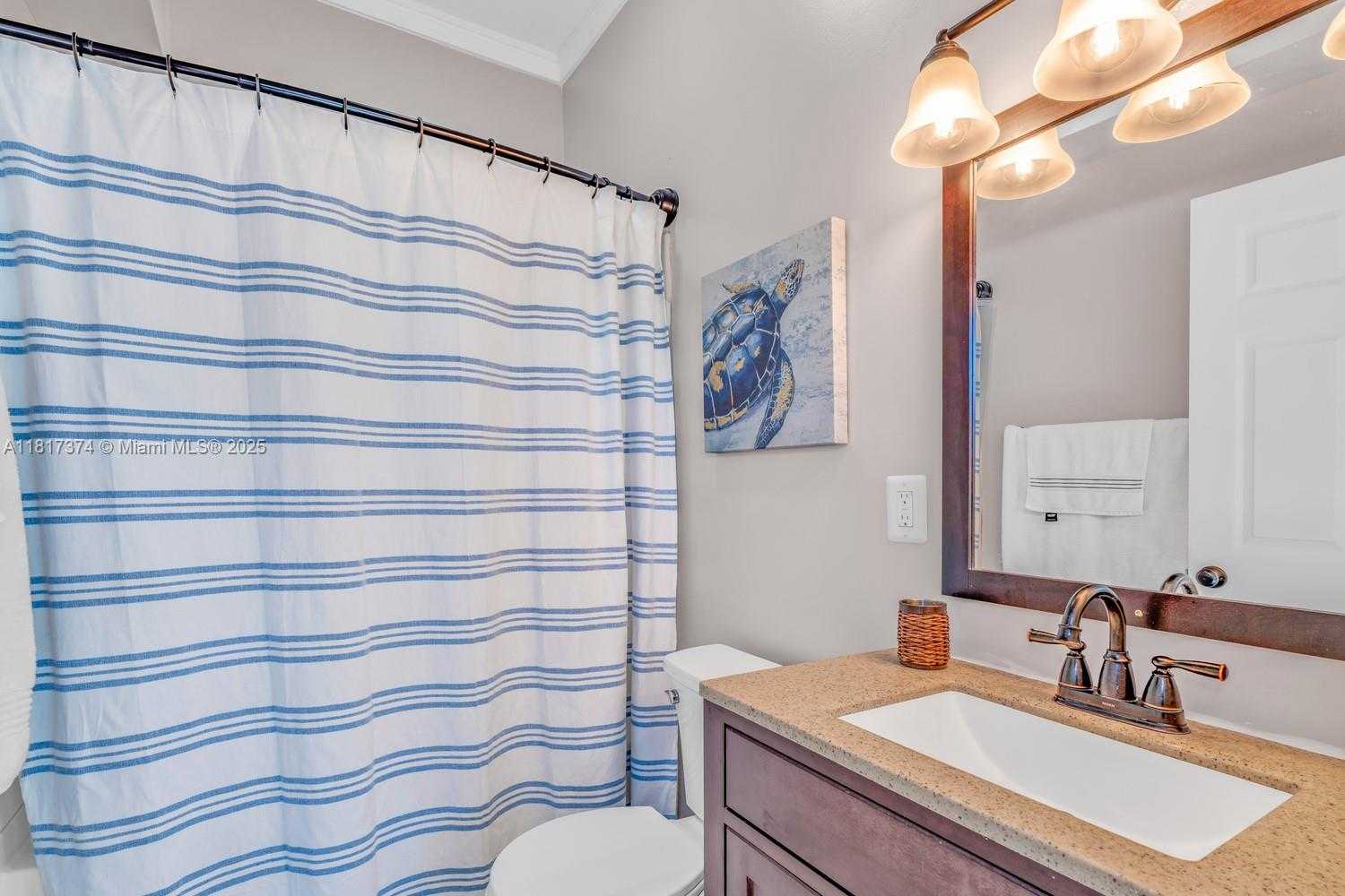 Small Image of 131 AVENUE G, Marathon Number 26