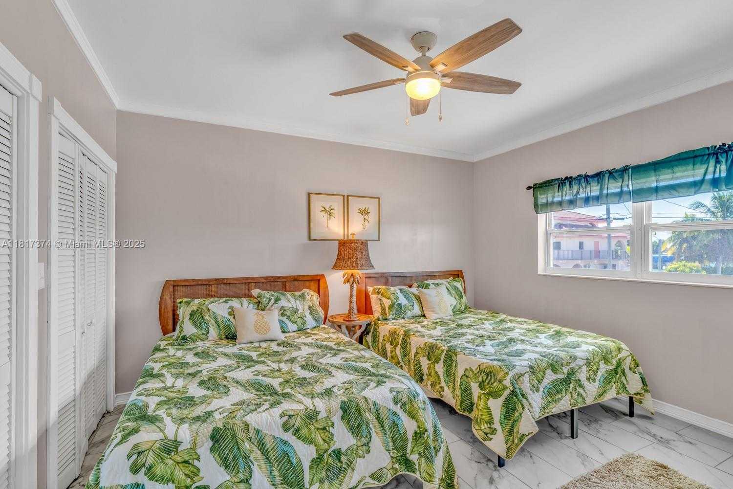 Small Image of 131 AVENUE G, Marathon Number 27