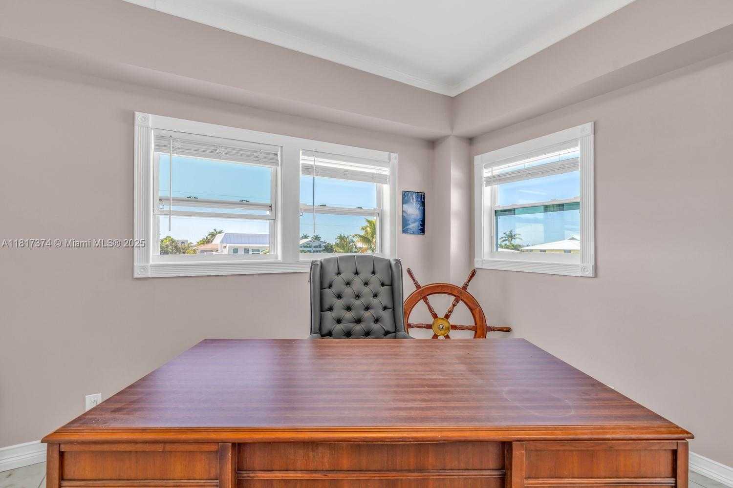 Small Image of 131 AVENUE G, Marathon Number 3