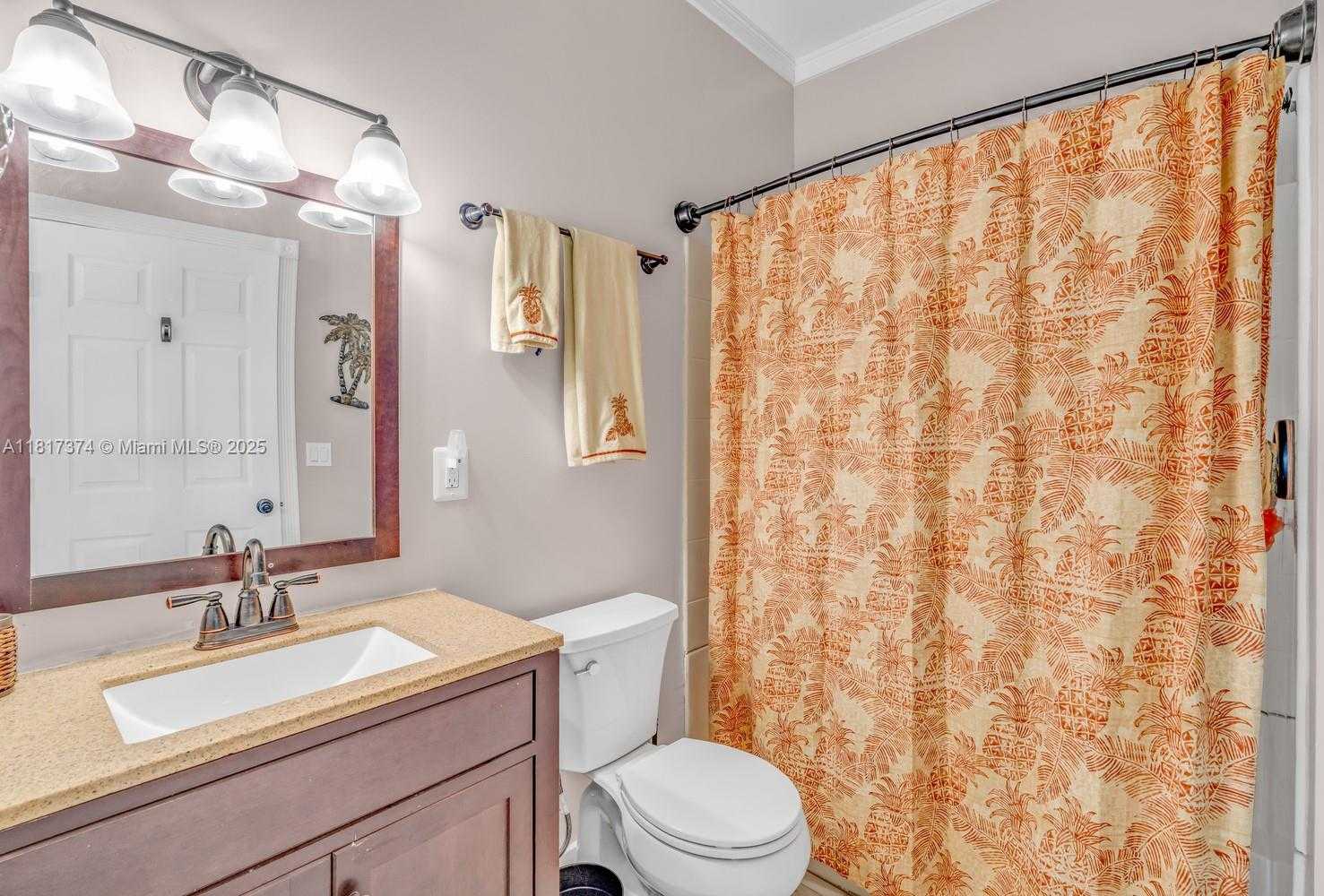 Small Image of 131 AVENUE G, Marathon Number 32