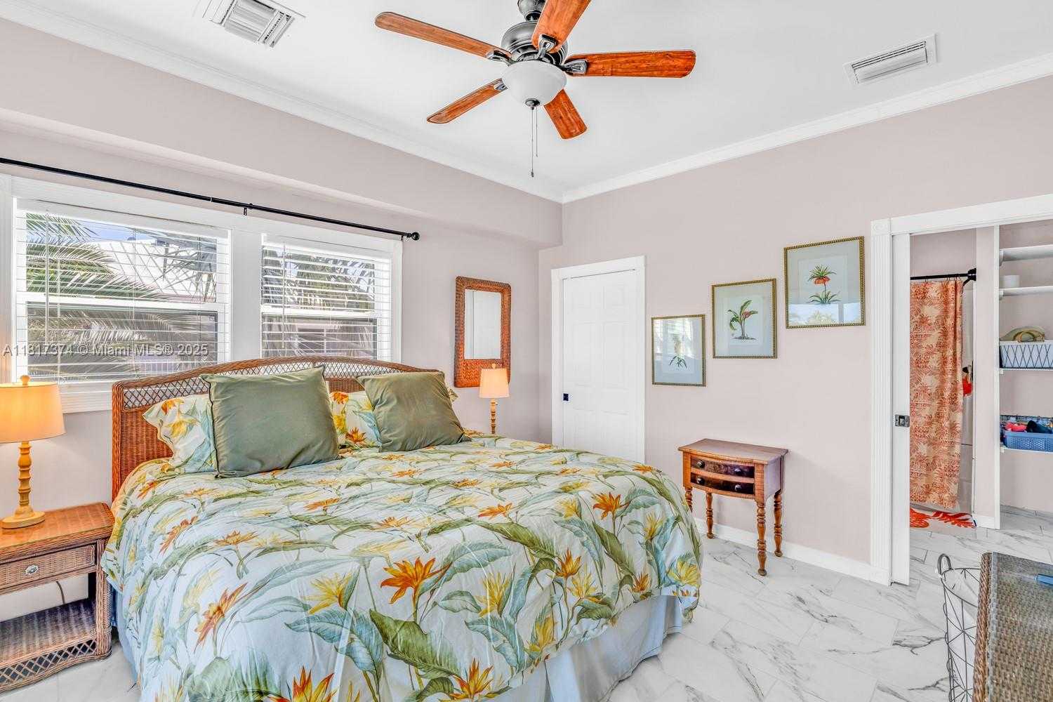 Small Image of 131 AVENUE G, Marathon Number 33