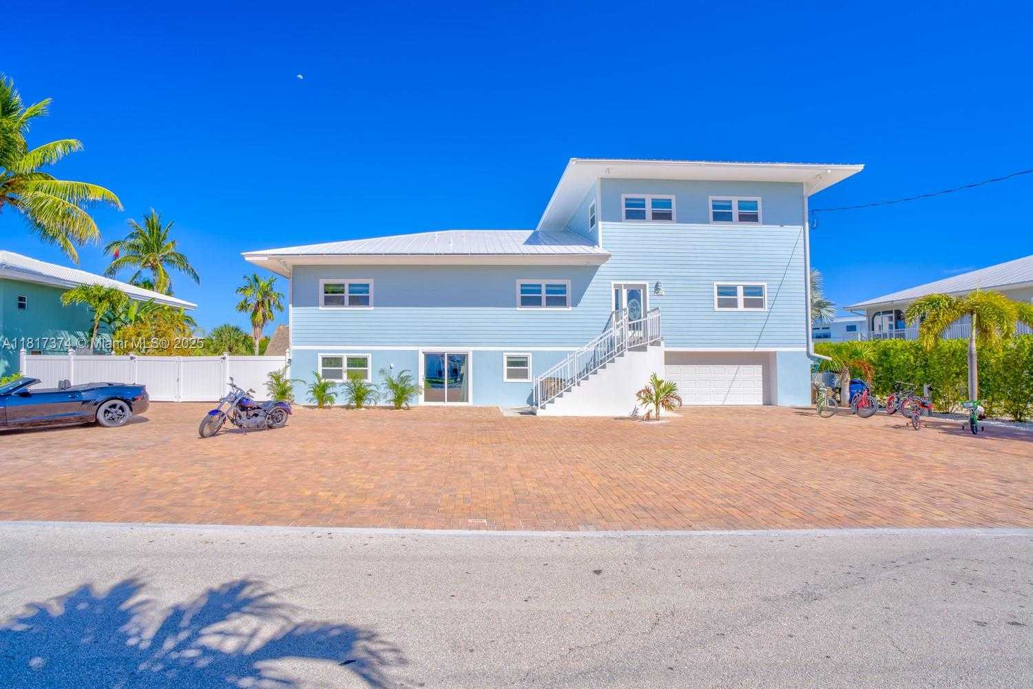 Small Image of 131 AVENUE G, Marathon Number 34