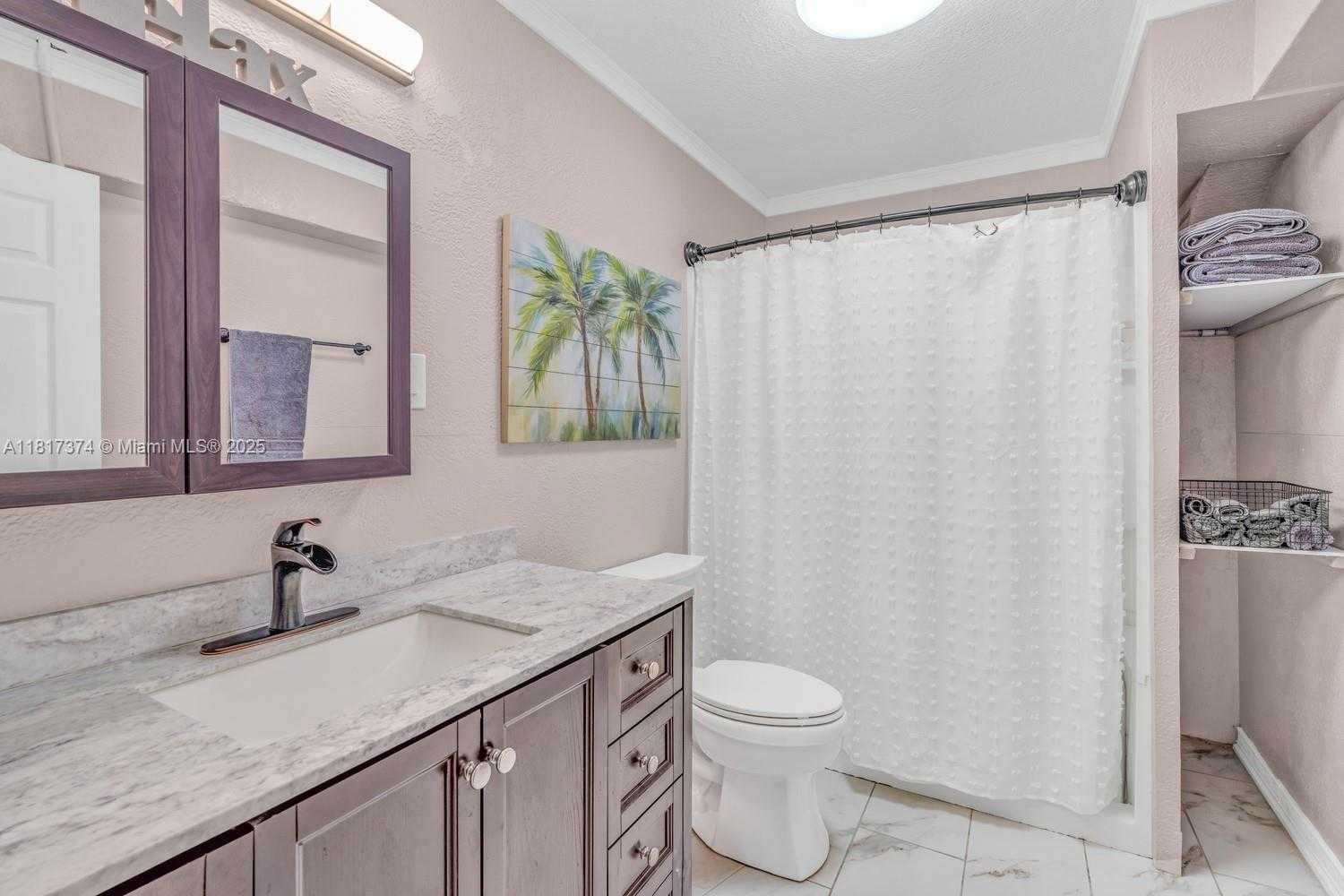 Small Image of 131 AVENUE G, Marathon Number 65