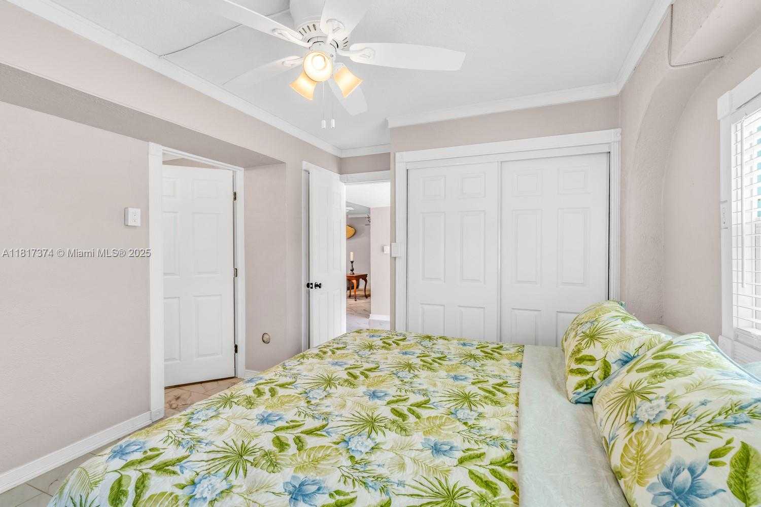 Small Image of 131 AVENUE G, Marathon Number 66